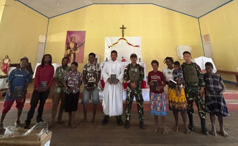 Personil Satgas yonif 611/Awang Long pimpin Ibadah Di Gereja