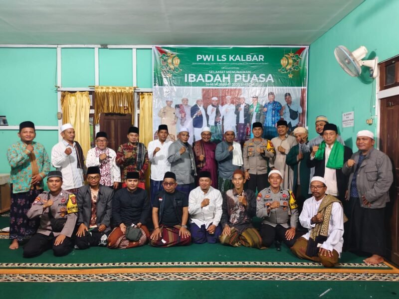 Polsek Jongkat Gelar Tarawih Keliling, Perkuat Silaturahmi dengan Masyarakat