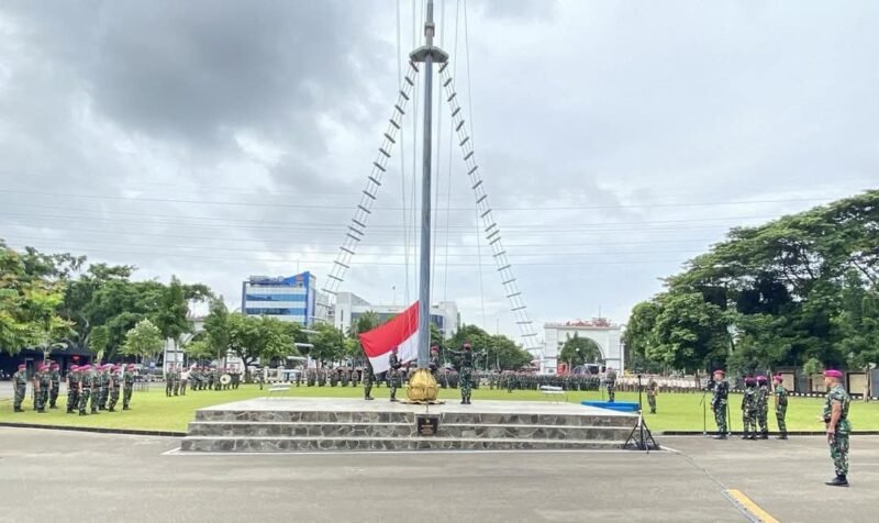 MENGENANG HARI BERSEJARAH
PRAJURIT DAN PNS MAKO KORMAR IKUTI UPACARA