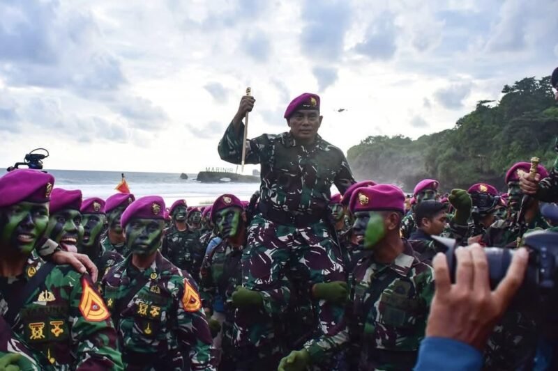 320 PRAJURIT MUDA RESMI SANDANG BARET UNGU KORPS MARINIR