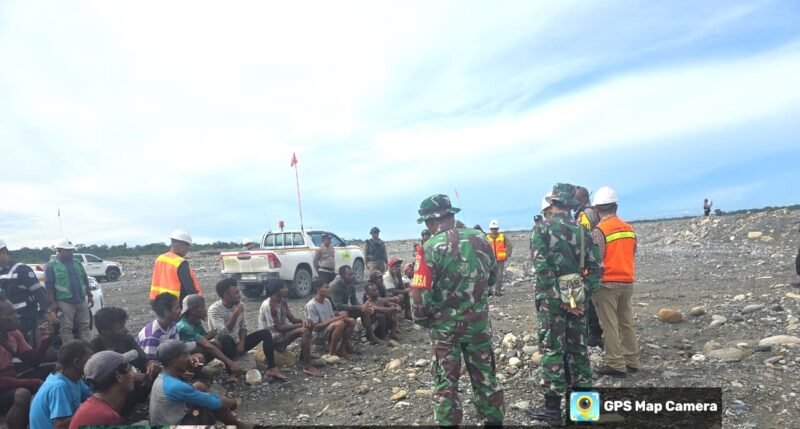 Tertibkan Aktivitas Ilegal, Satgas Yonif 611/Awang Long Gelar Patroli Penertiban NK