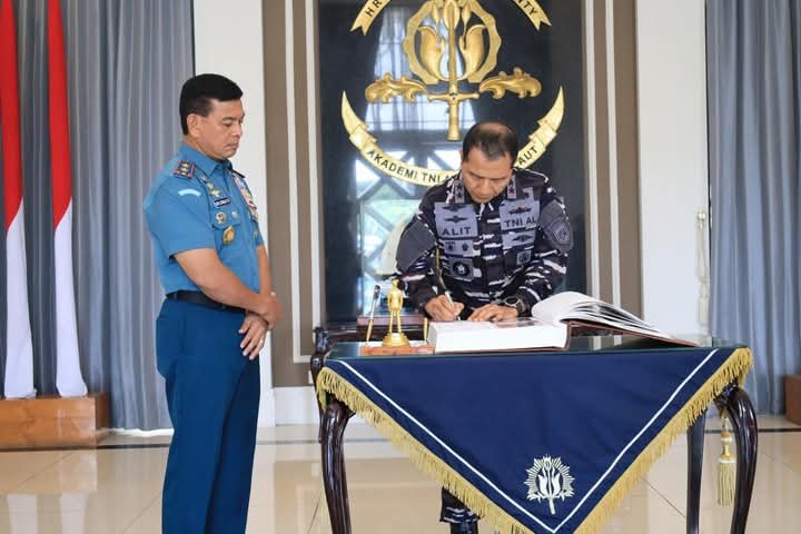 Silaturahmi dan Sinergi: Kunjungan Pangkoarmada II Tingkatkan Kualitas Pendidikan Taruna AAL