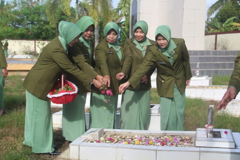 Menghormati Jasa Pahlawan, Persit KCK Cabang XXXI Dim 1008 Tabalong Laksanakan Ziarah