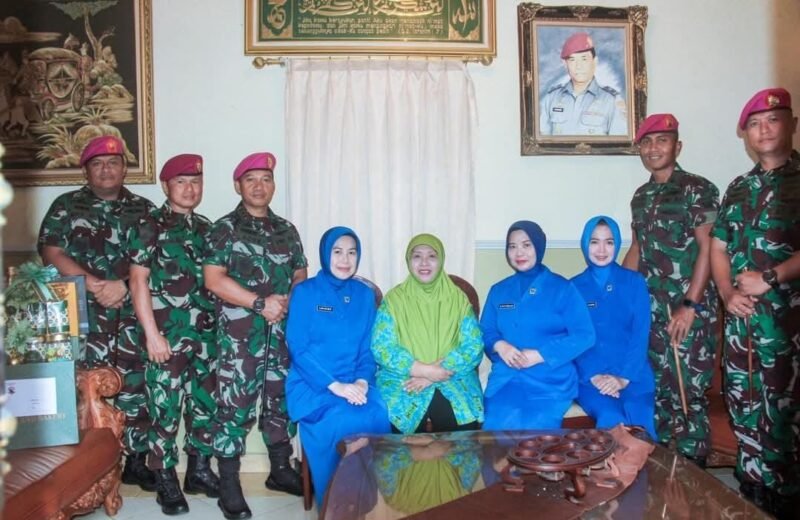 Komandan Resimen Kavaleri 2 Marinir Anjangsana Kepada Warakawuri