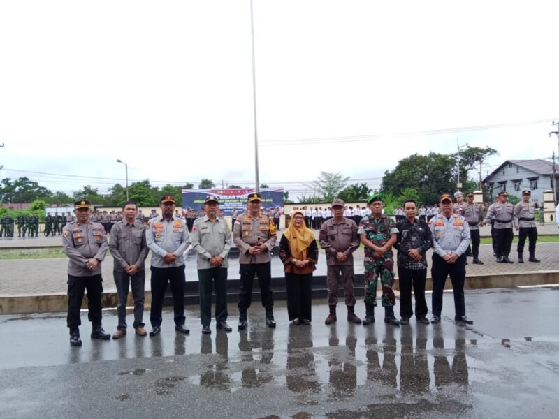 Wakili Dandim Pasi Ops Kodim 1208/Sambas Ikuti Apel Gelar Pasukan Opspol Ketupat Kapuas 2025 Wilayah Polres Sambas