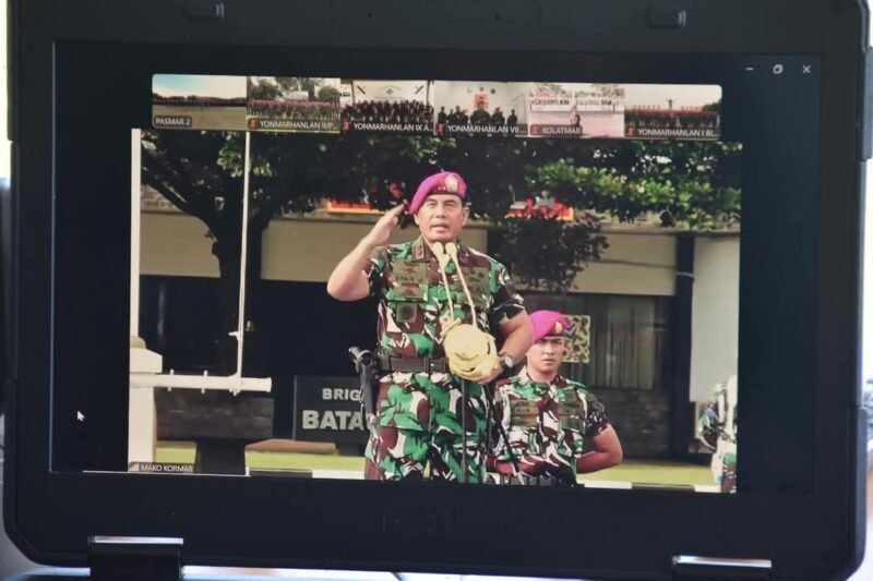 Komandan Brigif 2 Marinir Pimpin Prajuritnya Ikuti Apel Khusus Komandan Korps Marinir Melalui Vicon