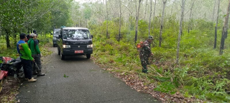Jalin Silaturahmi, TNI dan Masyarakat Upau Kompak dalam Aksi Bersih-Bersih