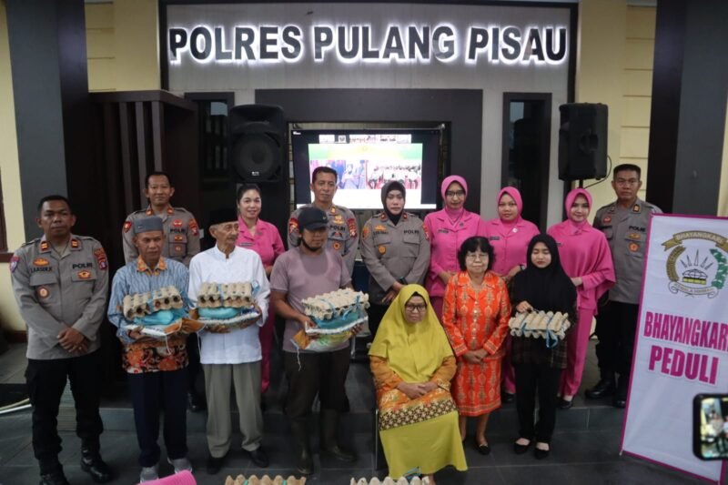 Polres Bersama Bhayangkari Cabang Pulang Pisau Gelar Bakti Sosial dan Bazar Ramadhan
