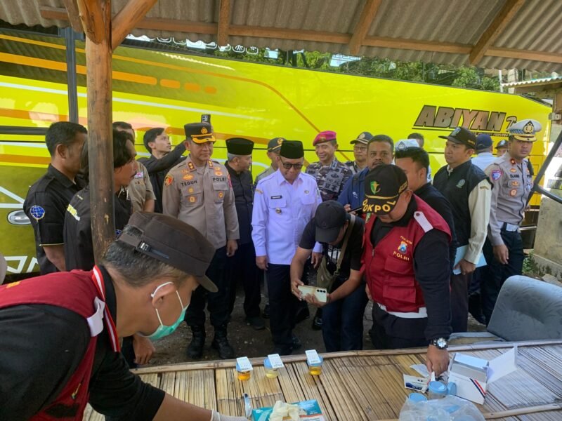 Operasi Ketupat Semeru 2025, Polresta Banyuwangi Gelar Tes Urine Bagi Sopir Bus