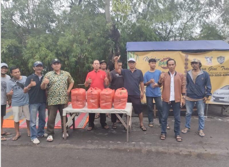 Giat bersama Komunitas dan Paguyuban Piston Bagikan Takjil Ke -3 Kalinya di Bulan Suci Ramadhan