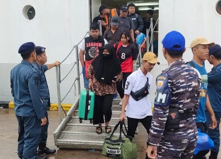 Jelang Arus Mudik Lebaran Prajurit Yonmarhanlan lV Laksanakan Pengamanan Di Pelabuhan