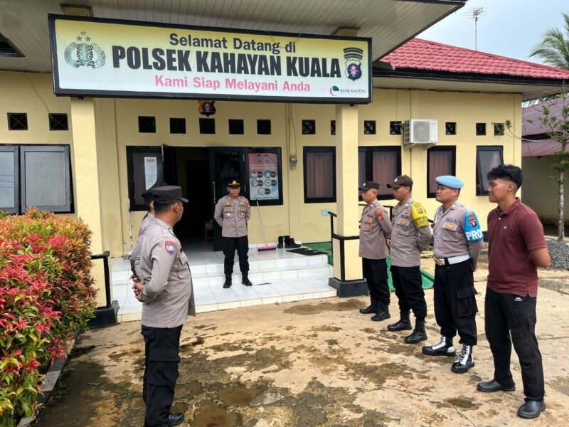 Personil polsek Kahayan kuala melaksanakan serah terima piket penjagaan mako polsek Kahayan kuala