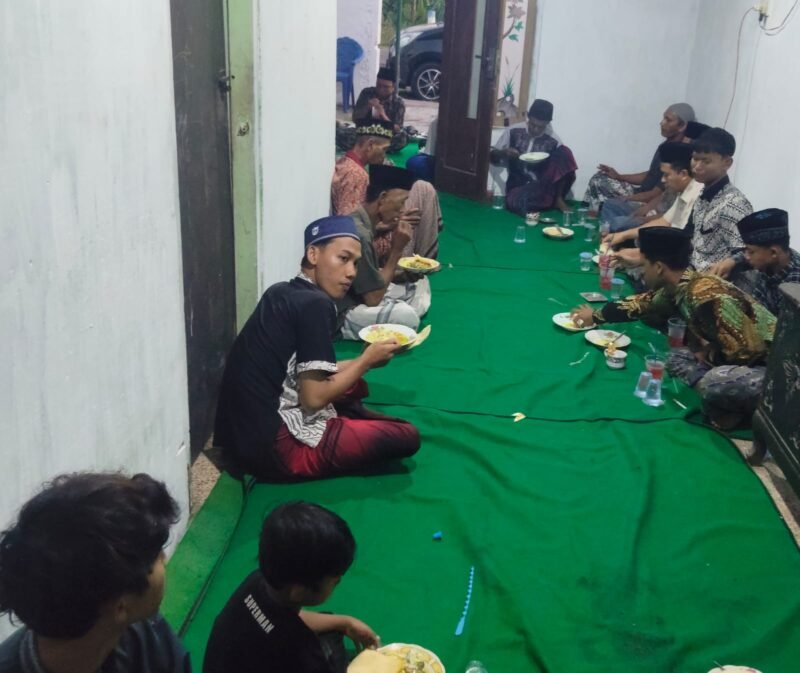 Mengenang 100 Hari Almarhum Ibu Darsini Ibunda Sujiati/Slamet Budi Yono