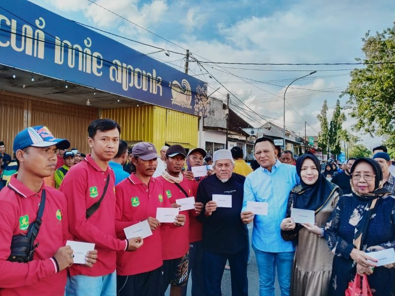 Ali zainal abidin Ketua Yayasan Bani Insan Peduli Bagikan 3000 Zakat Mal ke Kaum Dhuafa