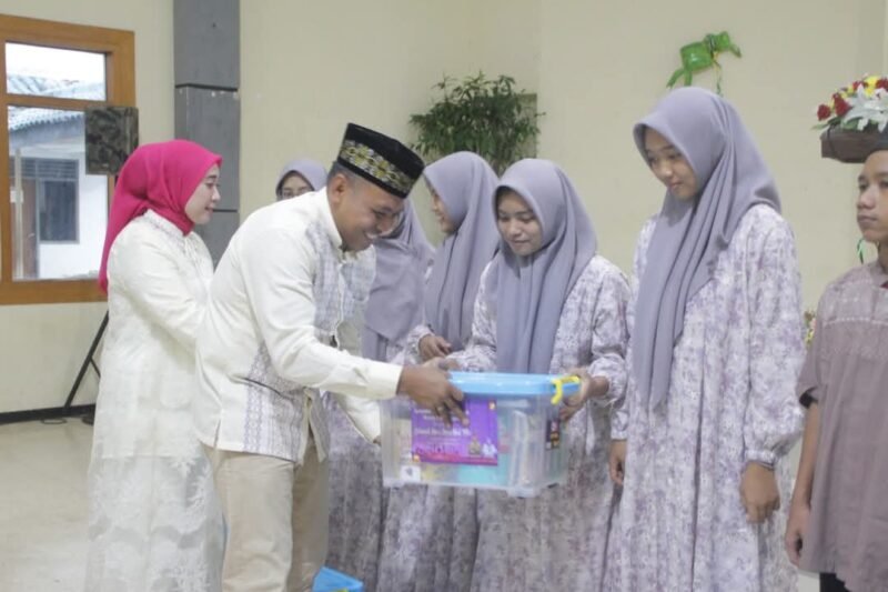 Berbagi Berkah di Bulan Ramadhan, Yonkapa 1 Mar Beri Santunan Warakawuri dan Anak Yatim Piatu