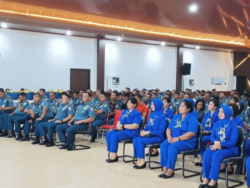 Sambut Hari Raya Idul Fitri, Prajurit Yonmarhanlan VII Kupang Hadiri Acara Bazar Murah