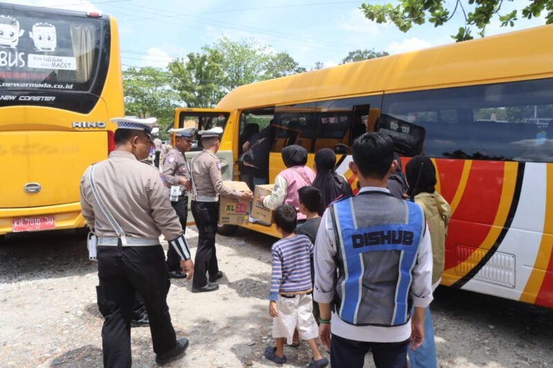 Kapolres Pulang Pisau Lepas Keberangkatan Bus Mudik Gratis Lebaran 2025