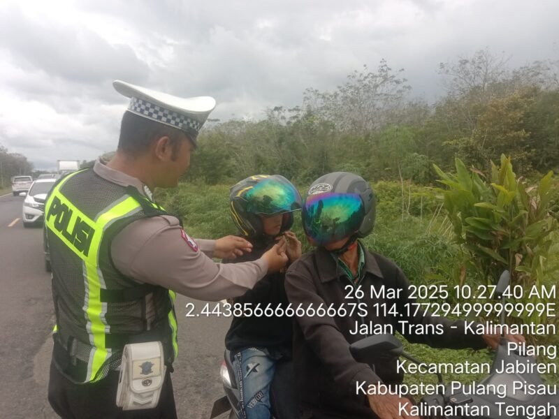 Ingatkan Pengendara Selalu Klik Helm Untuk Keselamatan