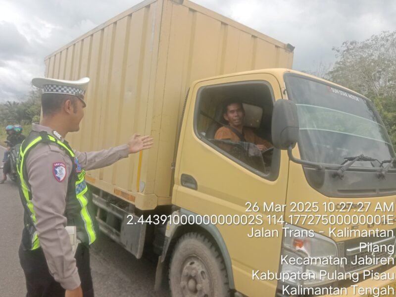 Teguran Kepada Pengemudi Tidak Menggunakan Sabuk Pengaman