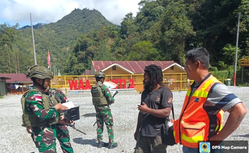 Ciptakan Kemanunggalan TNI Rakyat, Satgas Yonif 611/ Awang Long Melaksanakan Jum’at Berkah