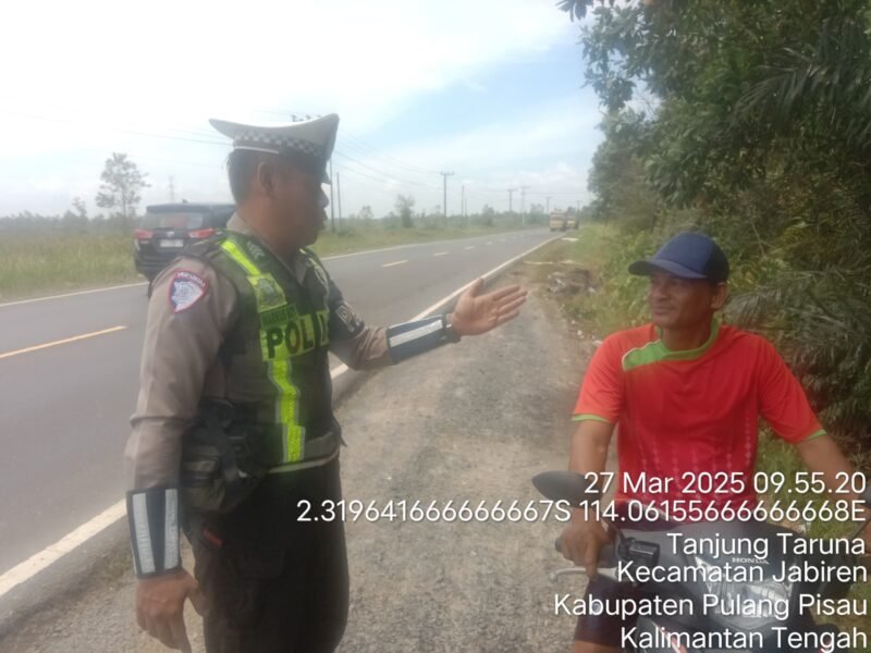 Teguran Humanis Kepada Pengendara Sepeda Motor Yang tidak Menggunakan Helm