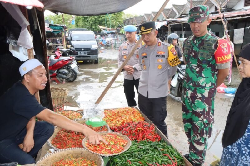 TNI-Polri Jamin Ketersediaan Sembako dan Stabilitas Harga Jelang Idul Fitri di HST