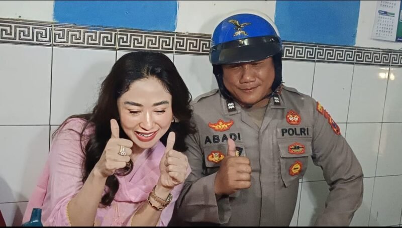 Artis Dewi Perssik, Dukung Mas Bhabin Polisi Viral Bondowoso
