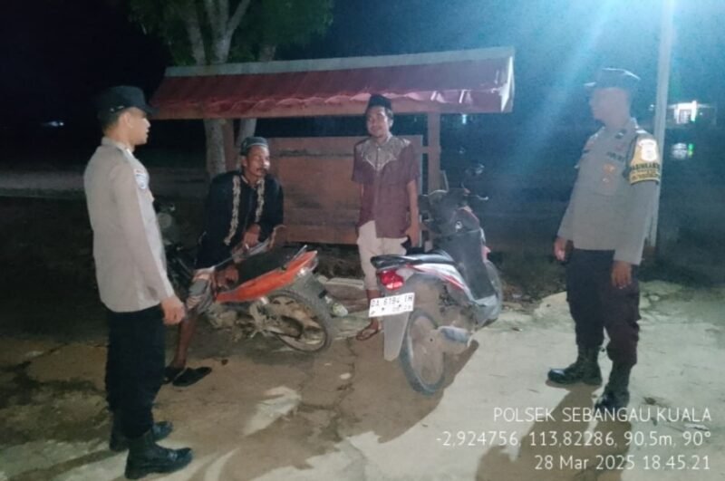 Polsek Sebangau Kuala Aktif Sambangi Warga di malam hari