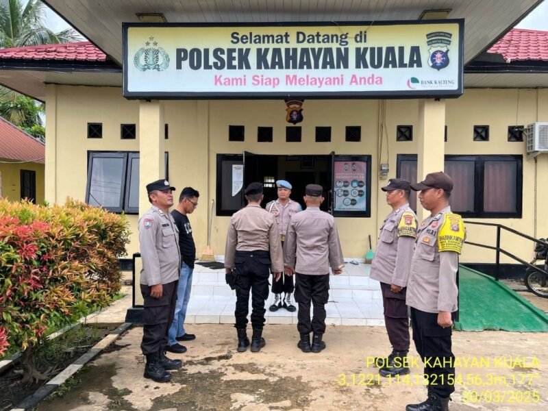 Rutinitas Personil polsek Kahayan kuala melaksanakan serah terima piket penjagaan mako polsek Kahayan kuala