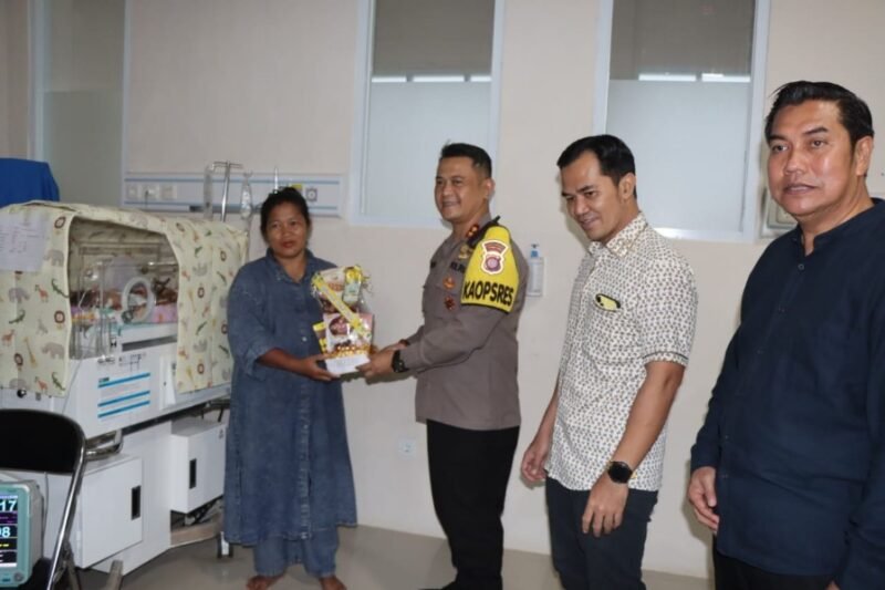 Bersama Forkompimda, Kapolres Pulang Pisau Buka Puasa Bersama Tenaga Kesehatan dan Serahkan Bingkisan Lebaran