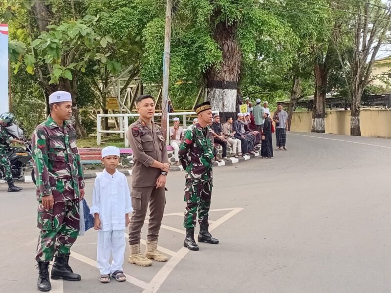 Babinsa-Bhabinkamtibmas Amankan Sholat Ied 1446 H di HST