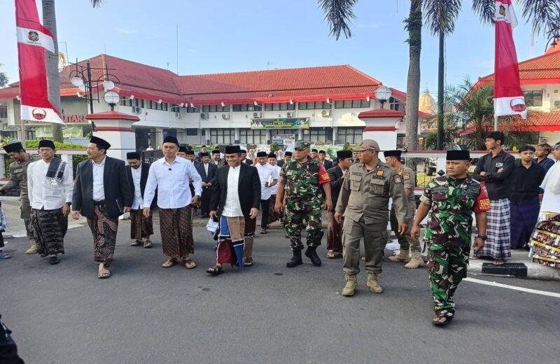 Dandim 0808 Bersama Forkopimda Kota Blitar Laksanakan Sholat Idul Fitri 1446 H di Masjid Agung