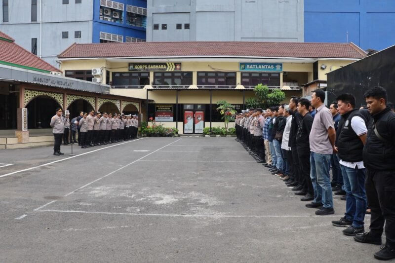 Polres Pelabuhan Tanjung Perak Gelar Pengamanan Malam Takbir Idul Fitri 1446 H