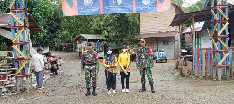 Babinsa-Bhabinkamtibmas HST Bersinergi Amankan Objek Wisata Kampoeng Bambu dan Lainnya di Libur Idul Fitri
