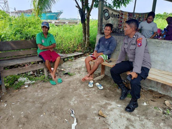 Sat Binmas Lalukan Sambang Dan Berikan Himbauan Kamtibmas Kepada Masyarakat