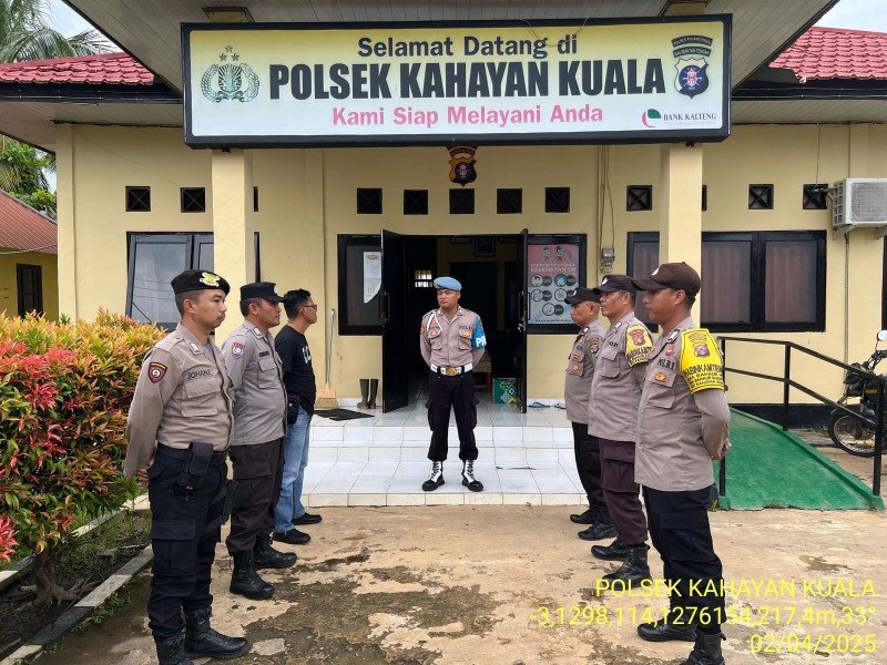 Rutinitas Personil polsek Kahayan kuala melaksanakan serah terima piket penjagaan mako polsek Kahayan kuala