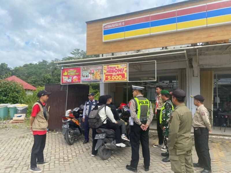 Arus Balik, Personil Pos Terpadu Ops Ketupat Telabang 2025 Polres Pulpis Imbau Masyarakat Taat Berlalu Lintas