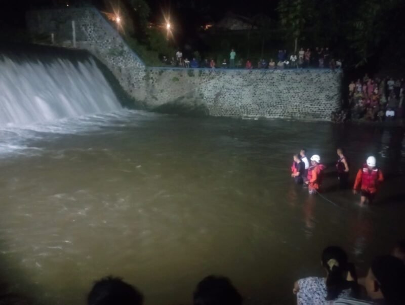Sinergitas Polres Blitar, TNI, dan BPBD Berhasil Evakuasi, Korban Tenggelam