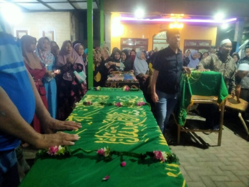 Tangsi Keluarga Kembali Pecah Saat 6 Korban, Tanah Longsor Cangar Tiba di Rumah Duka di Kloposepuluh