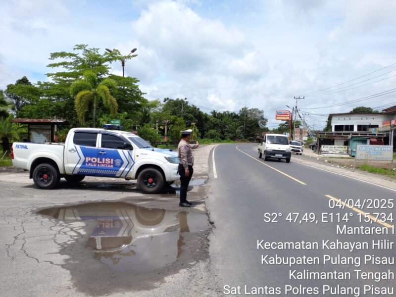 Patroli Satlantas Polres Pulang Pisau melaksanakan Strong Poin di daerah rawan laka lantas dan mecet