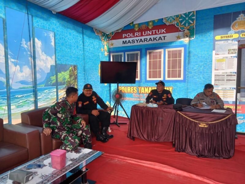 Demi Kelancaran Arus Mudik Personel Kodim 1009/Tla Dan Polres Tala Serta Relawan Siaga Di Pos Pelayanan Lalu Lintas