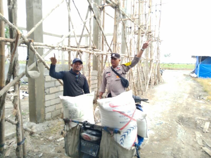 Bhabinkamtibmas sambang dan memberikan himbauan kamtibmas Kepada warga Desa Gadabung