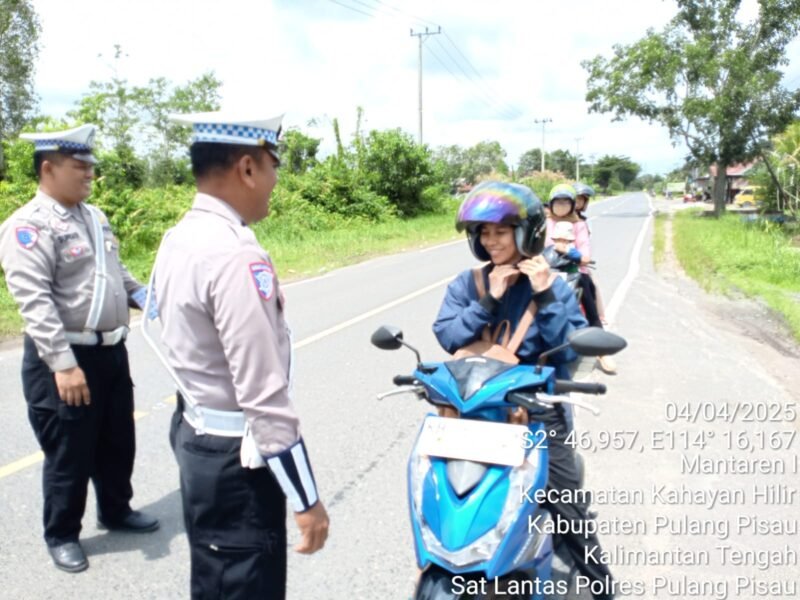 Ingatkan Pengendara Selalu Klik Helm Untuk Keselamatan