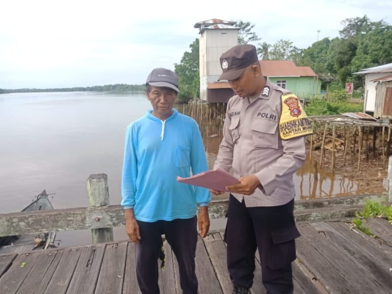 Bhabinkamtibmas sambang dan memberikan himbauan kamtibmas Kepada warga