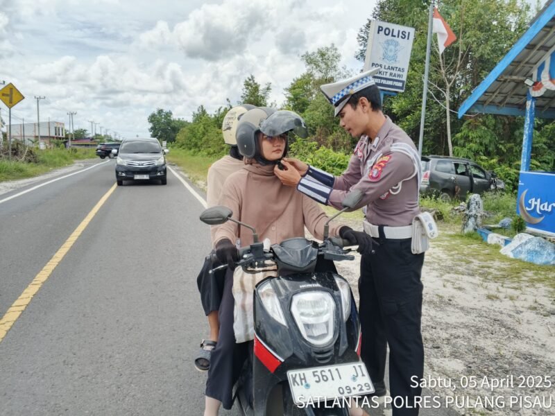 Satlantas Polres Pulang Pisau Sosialisasi Penggunaan Helm dengan Benar