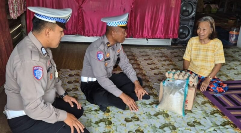 Polri Peduli, Satlantas Polres Pulang Pisau Berikan Bantuan Sembako Kepada Masyarakat