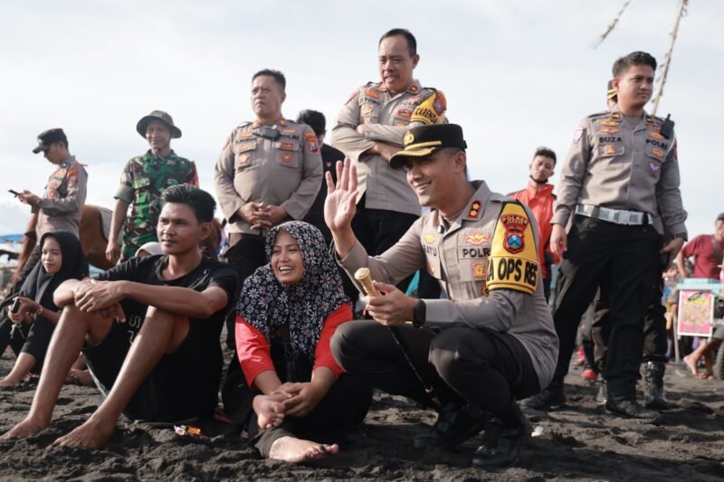 Kapolres Jember dan Jajaran Patroli Dialogis di Lokasi Wisata, Libur Lebaran