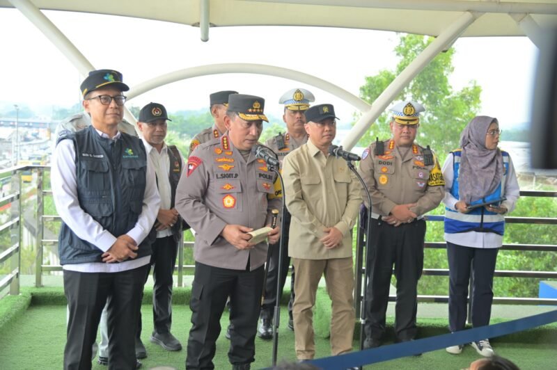 Foto: Kapolri Cek Arus Balik Lebaran di Tol Cikatama