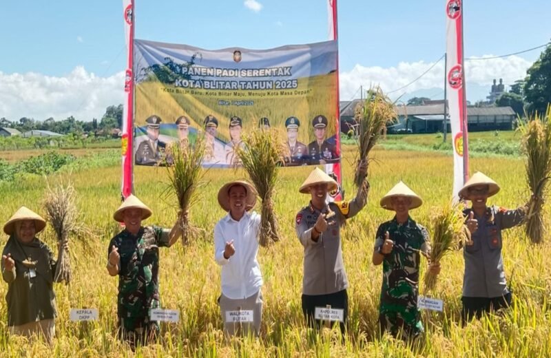 Dandim 0808 Bersama Forkopimda Ikuti Panen Raya Serentak Dan Zoom Meeting Bersama Para Petani Di Blitar