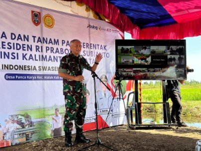 Dukung Ketahanan Pangan Nasional, Pangdam VI/Mulawarman Panen Raya dan Tanam Serentak di Kalimantan Selatan